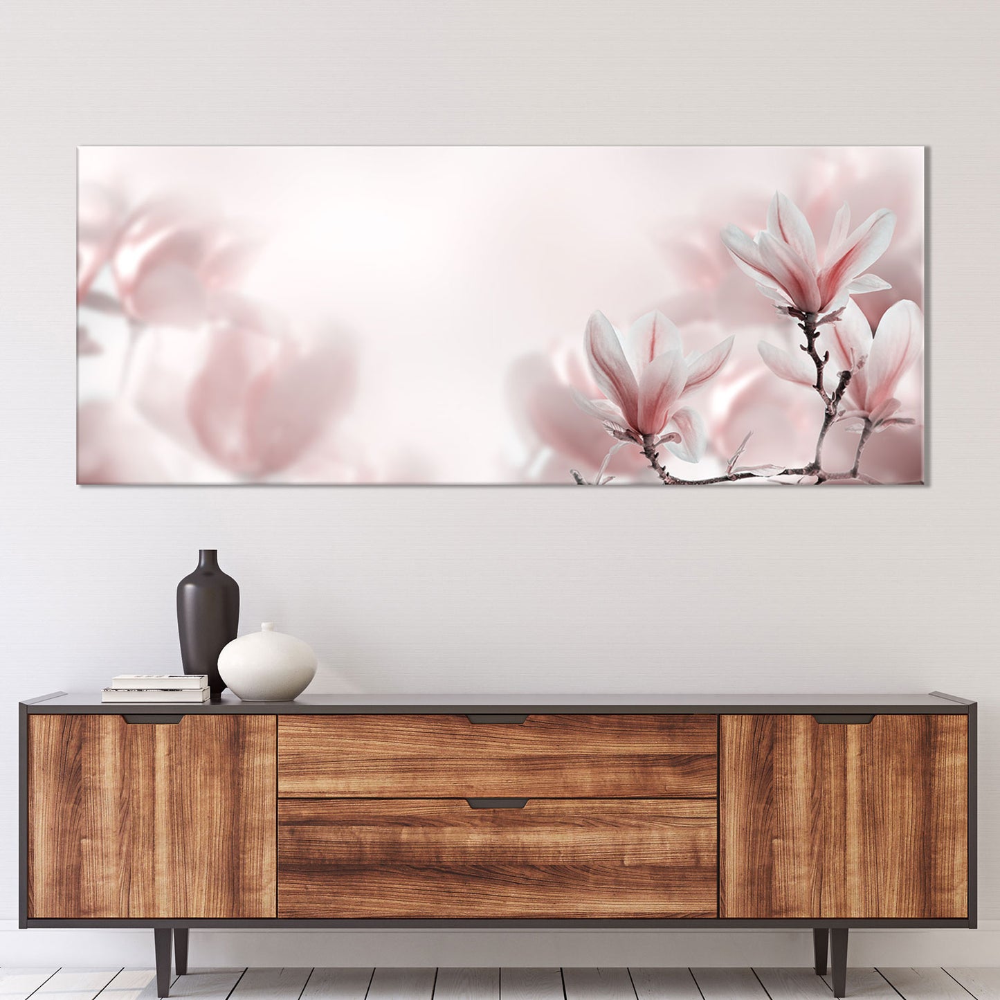 Wanddekoration mit Druck auf Leinwand für Flur und Diele mit Blick auf blühenden Magnolienbaum im Frühjahr