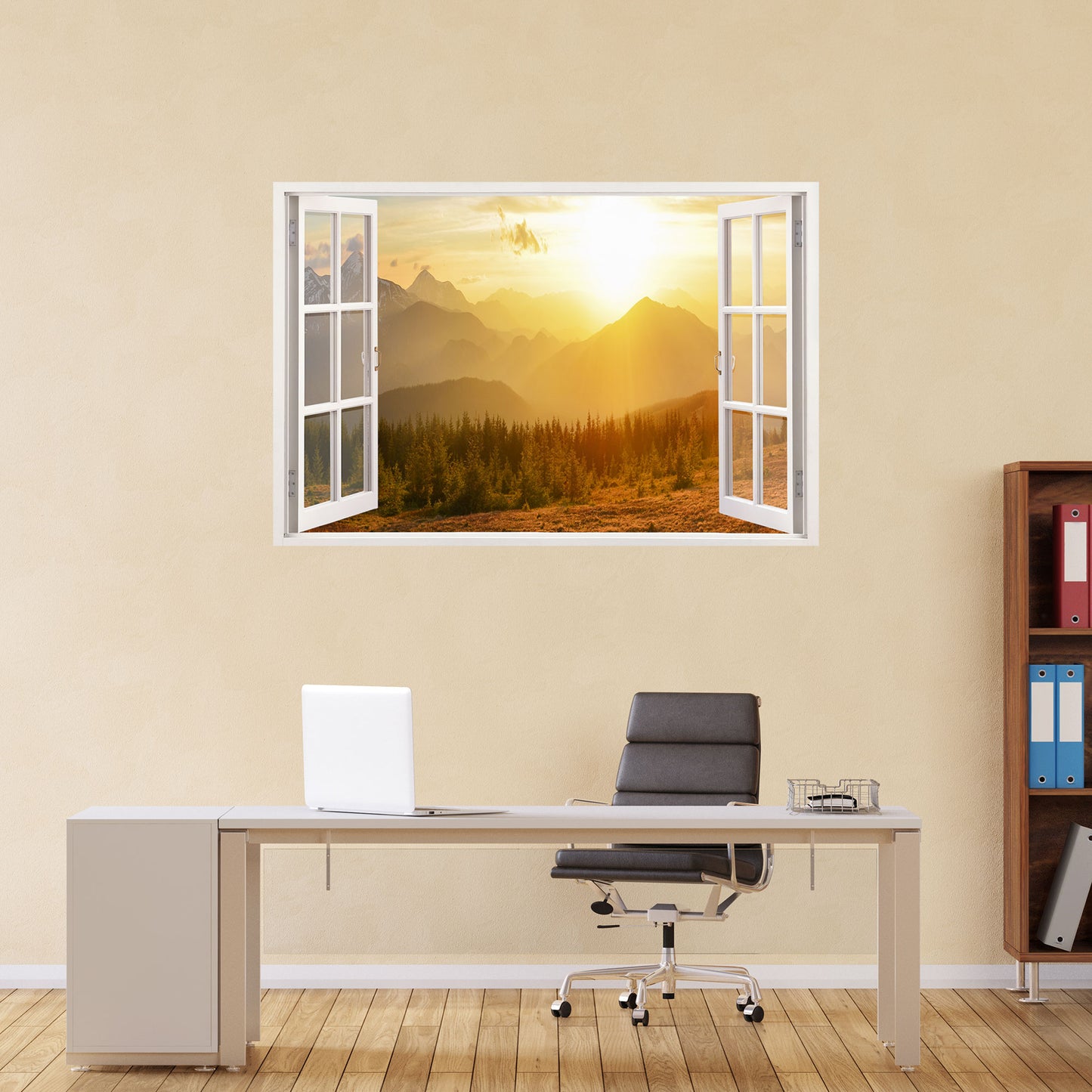 Leinwandbild mit Fensterblick auf eine malerische Berglandschaft bei Sonnenuntergang. Warme, goldene Farben erzeugen eine beruhigende Atmosphäre – perfekt für Büro- oder Wohnräume. Hochwertiger Druck von Wallspirit.