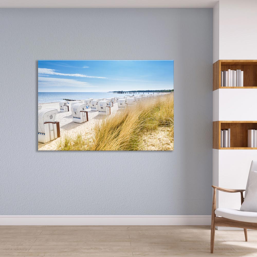 Leinwandbild "Strandkörbe am Meer" im Arbeitszimmer