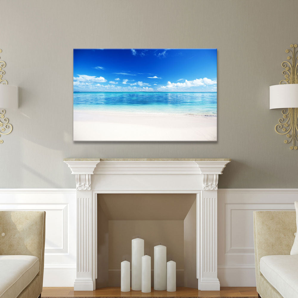 Leinwandbild "Strand und Meer" in klassisch eingerichtetem Wohnzimmer