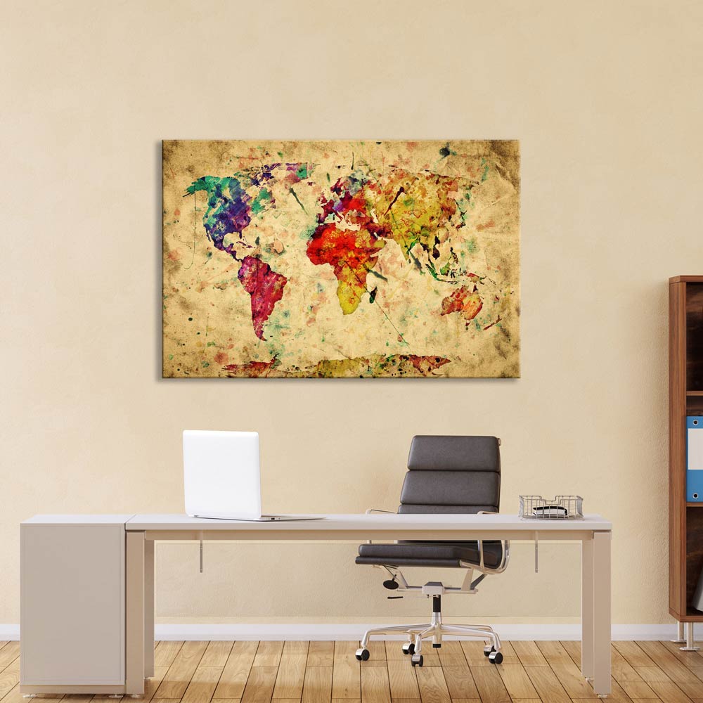 Leinwandbild "Vintage Weltkarte" hinter dem Schreibtisch