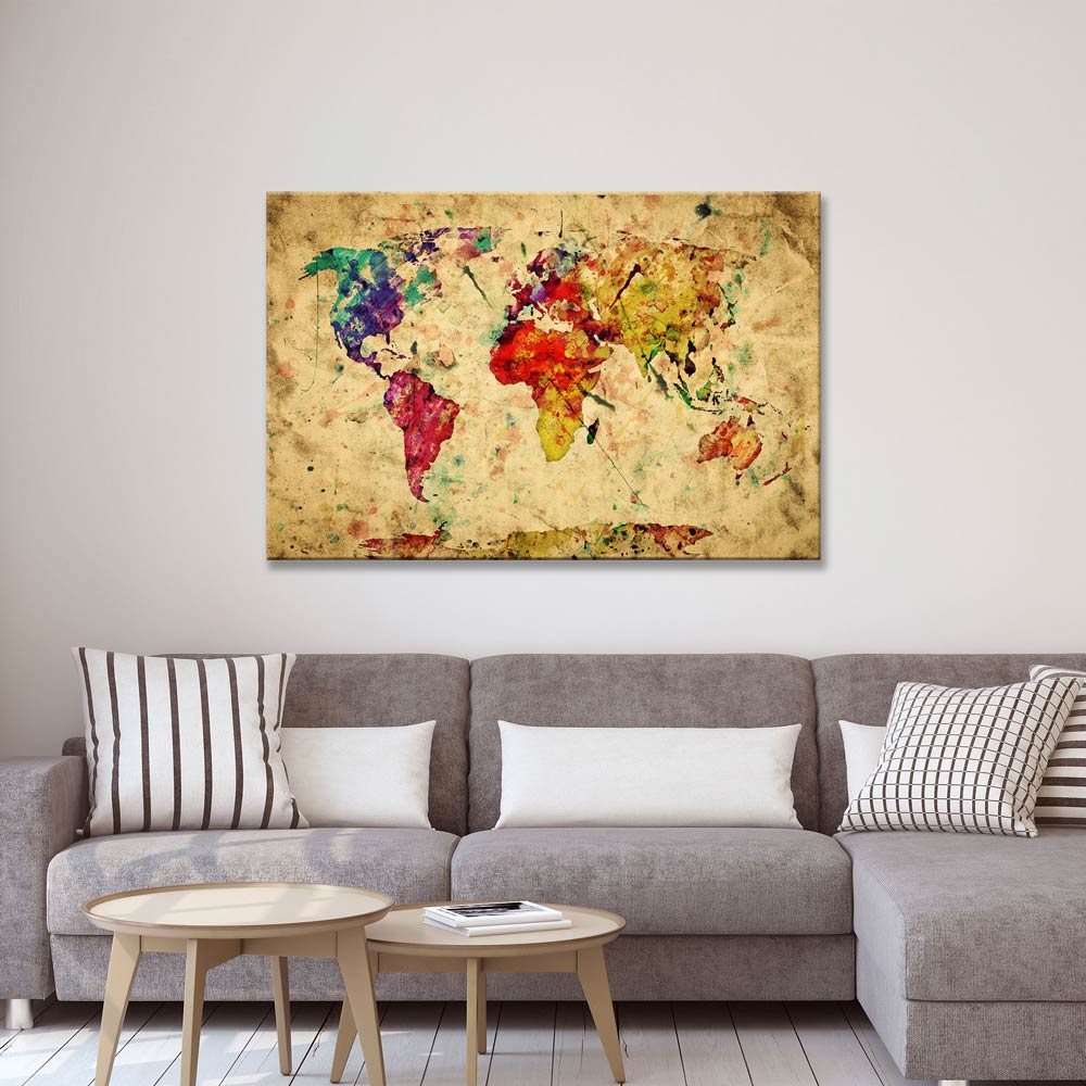 Leinwandbild "Vintage Weltkarte" mit grauer Sofalandschaft 